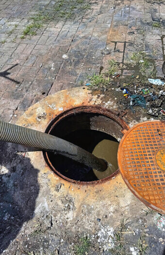 https://plumberhillarys.com.au/uploads/2025/06/blocked-drains-256136.jpg