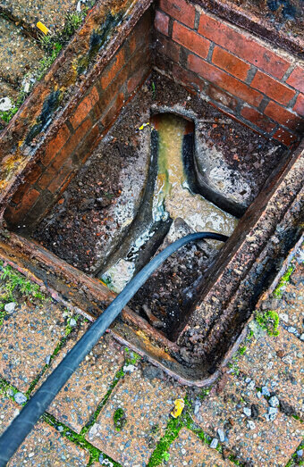 https://plumberhillarys.com.au/uploads/2025/06/blocked-drains-644040.jpg