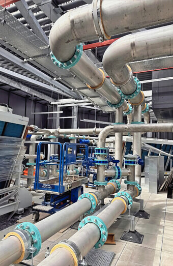 https://plumberhillarys.com.au/uploads/2025/06/commercial-plumbing-500978.jpg