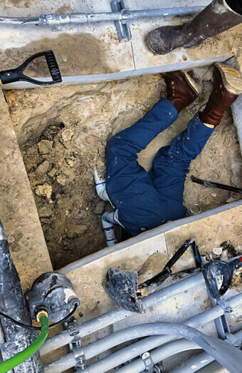 https://plumberhillarys.com.au/uploads/2025/06/commercial-plumbing-722681.jpg