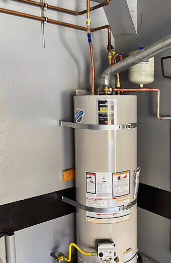 https://plumberhillarys.com.au/uploads/2025/06/hot-water-755205.jpg